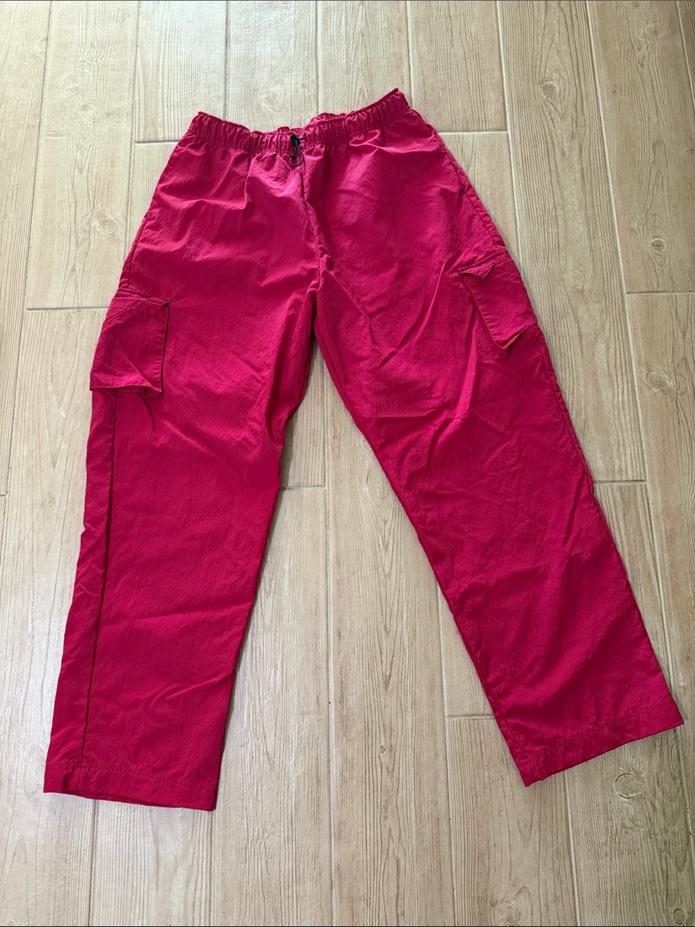 Nike Sportswear Women’s Essential High-Rise Woven Cargo Pants with Elastic Waist